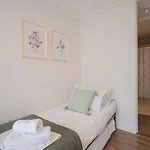 Total Comfort Steps From Parque Araucano
