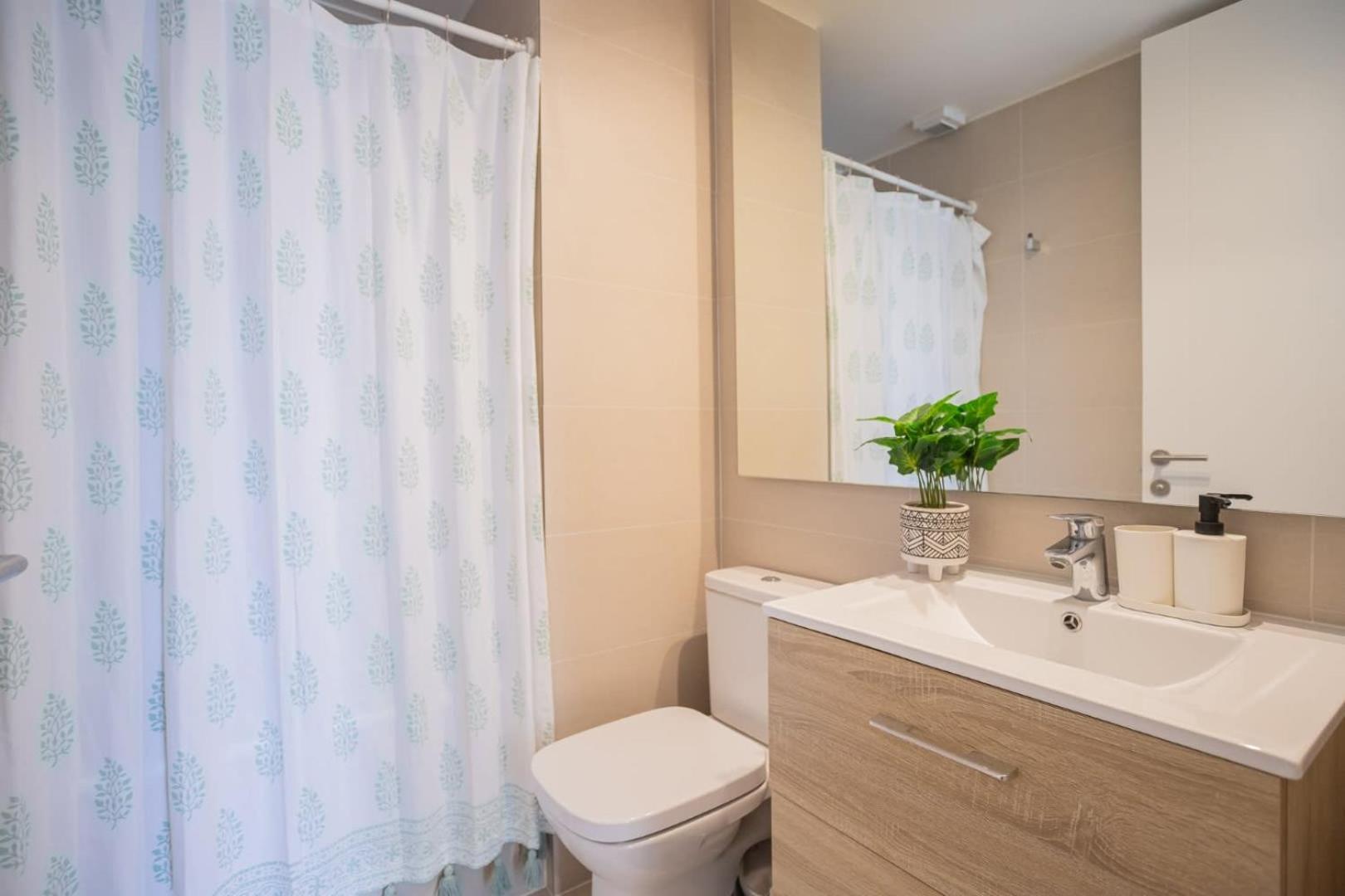 Total Comfort Steps From Parque Araucano * Santiago