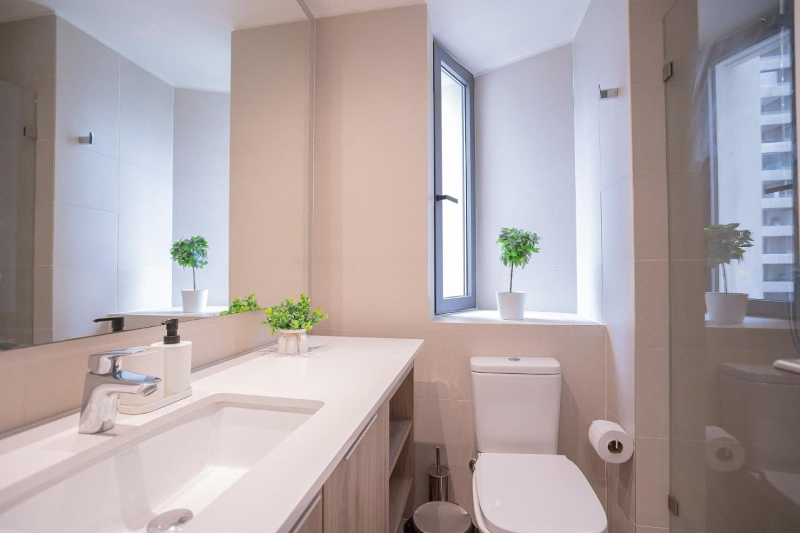Total Comfort Steps From Parque Araucano Santiago