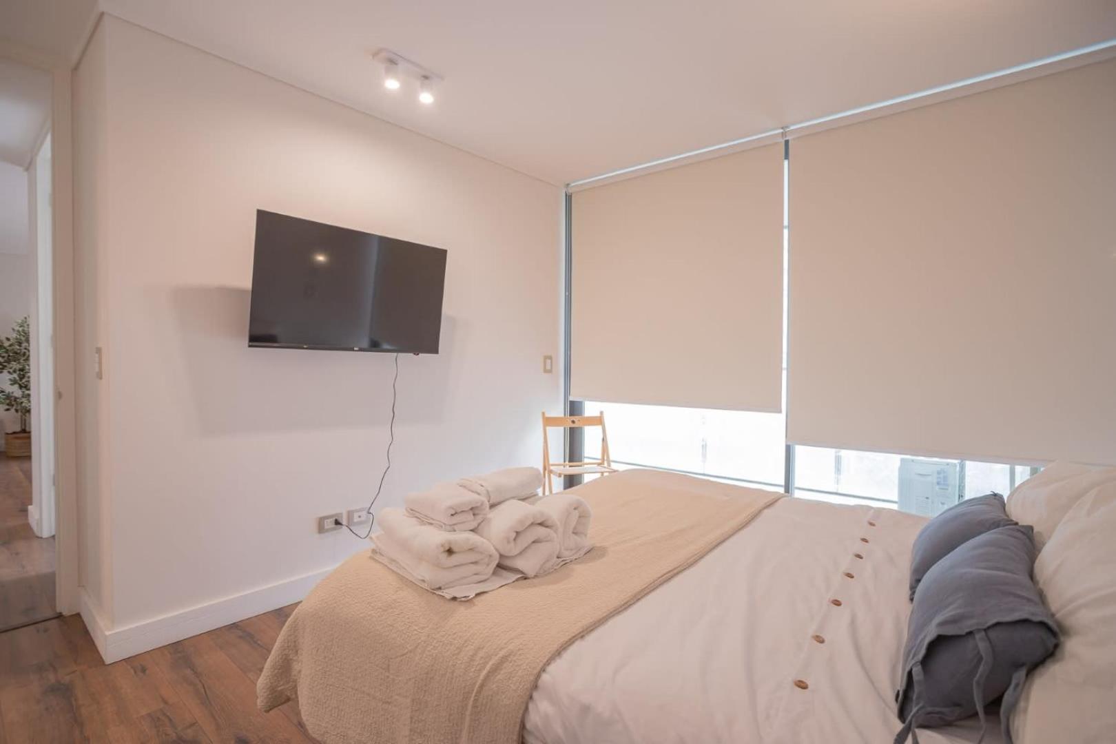 Total Comfort Steps From Parque Araucano *