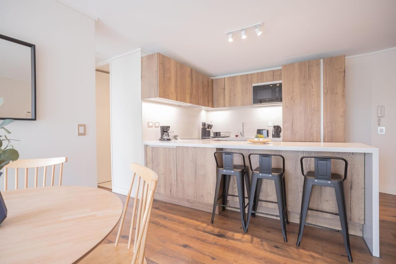 Total Comfort Steps From Parque Araucano Apartamento