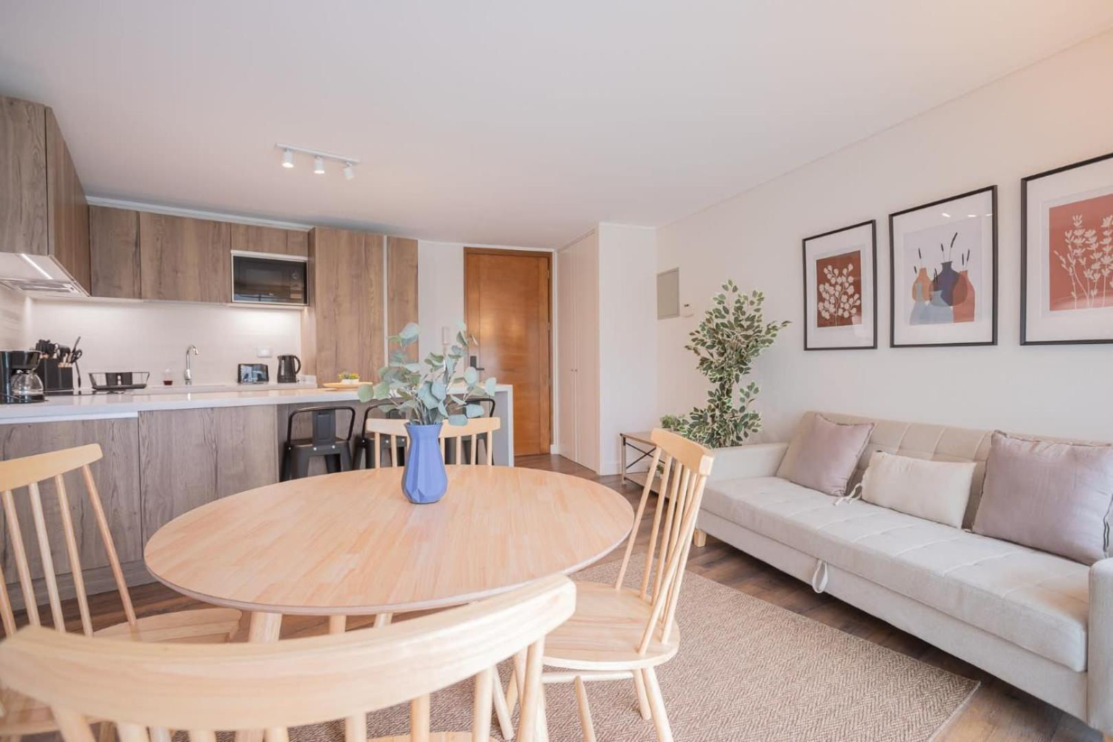 Total Comfort Steps From Parque Araucano *